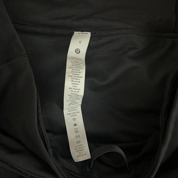 Lululemon shorts size 6 - Picture 3 of 3